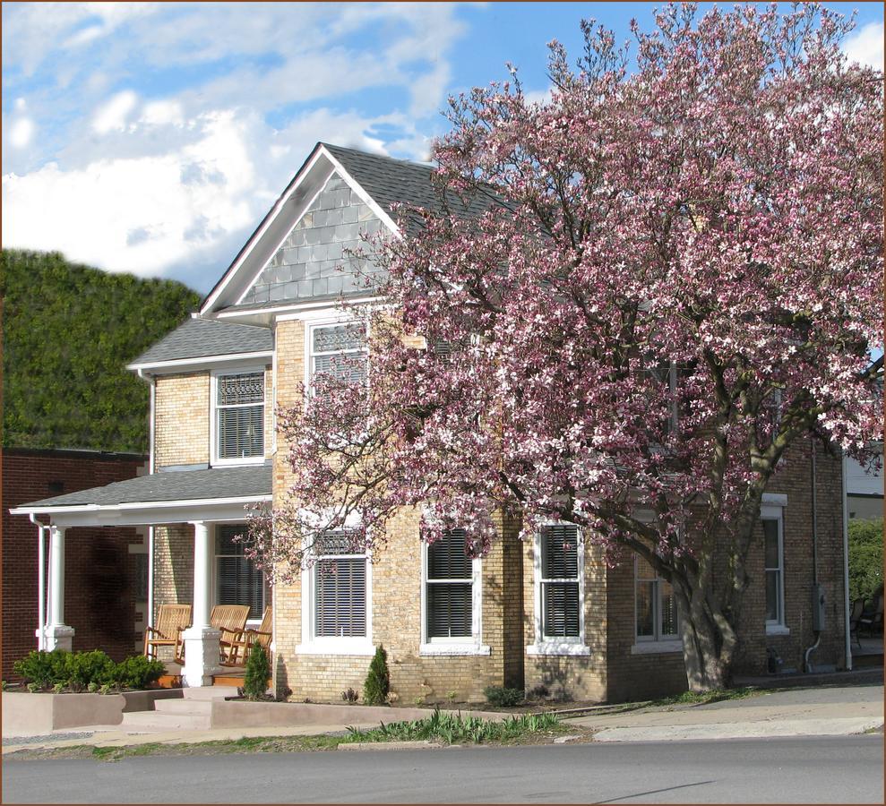 The Guest House Inn On Courthouse Square Hinton Bagian luar foto