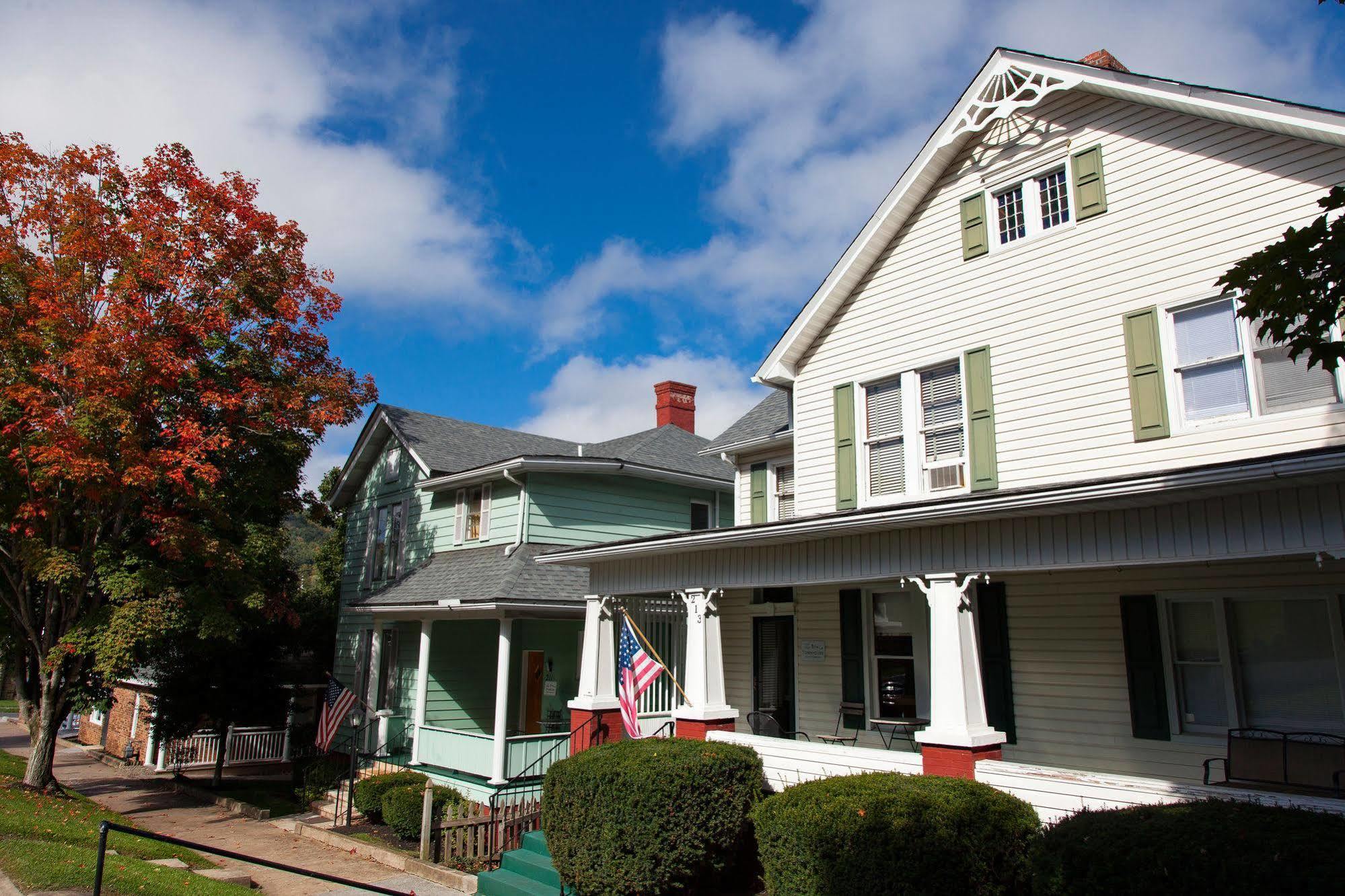 The Guest House Inn On Courthouse Square Hinton Bagian luar foto