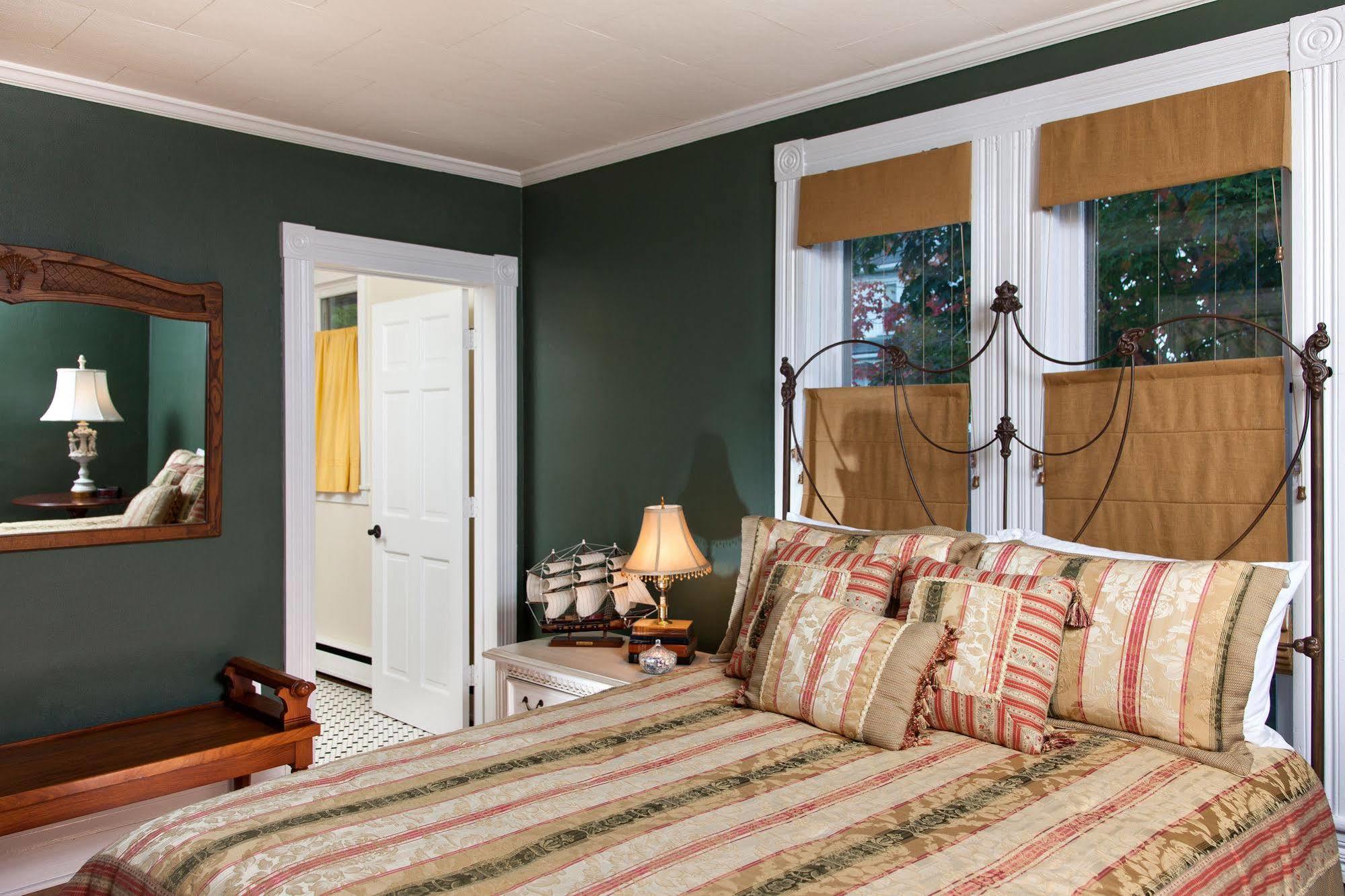 The Guest House Inn On Courthouse Square Hinton Bagian luar foto